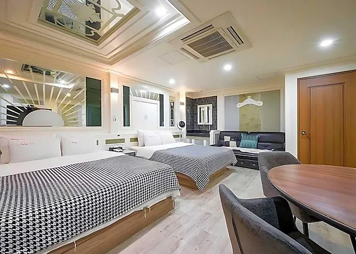 Sm Boutique Hotel 2*