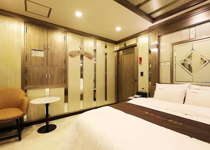 Sm Boutique Hotel