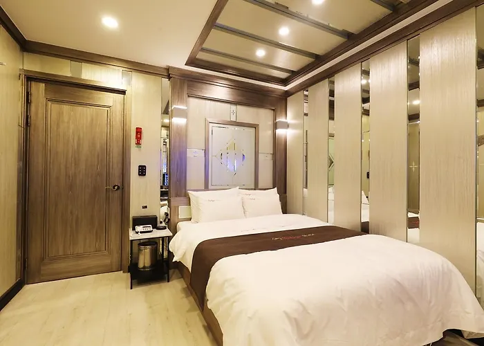 Sm Boutique Hotel 2*